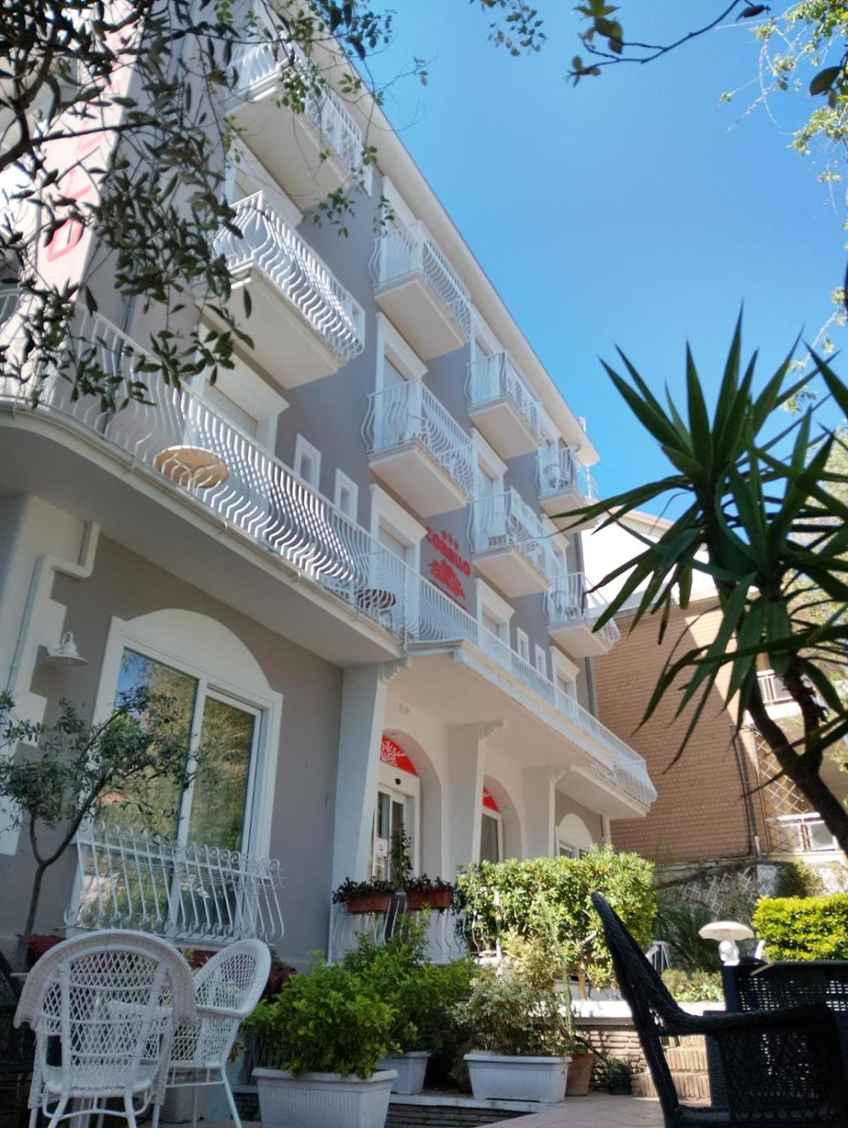 Hotel Corallo Garni Cattolica Eksteriør billede